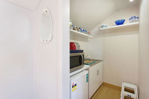 Fremantle Local Beach Studio - Mackay Tourism 18
