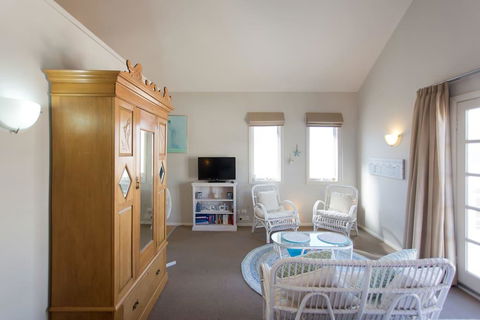 Fremantle Local Beach Studio - Mackay Tourism 2