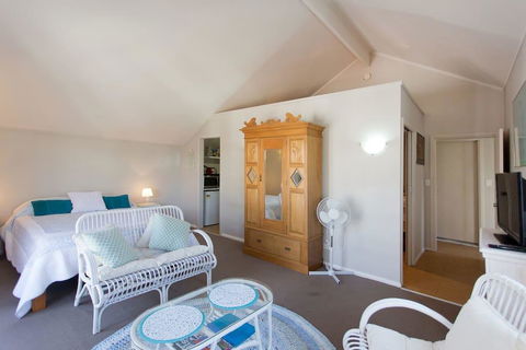 Fremantle Local Beach Studio - Mackay Tourism 13