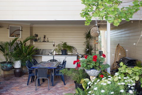 Fremantle Local Beach Studio - Mackay Tourism 11