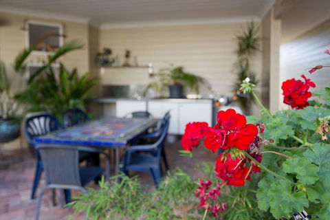 Fremantle Local Beach Studio - Mackay Tourism 4
