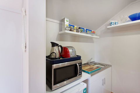 Fremantle Local Beach Studio - Mackay Tourism 12