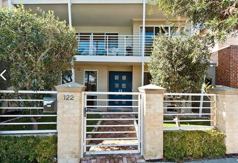 Fremantle Local Beach Studio - Mackay Tourism 1