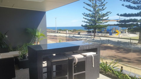 Mandurah Beach Front Apartment - Mackay Tourism 0