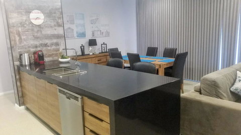 Mandurah Beach Front Apartment - Mackay Tourism 13