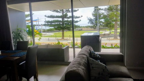Mandurah Beach Front Apartment - Mackay Tourism 3