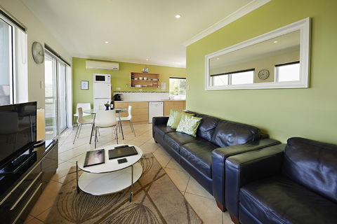 Albany Harbourside Apartments And Houses - Mackay Tourism 44
