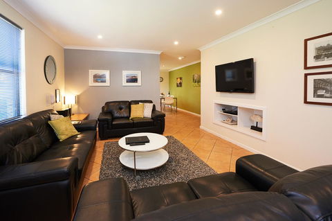 Albany Harbourside Apartments And Houses - Mackay Tourism 10