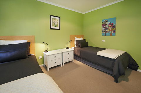 Albany Harbourside Apartments And Houses - Mackay Tourism 2