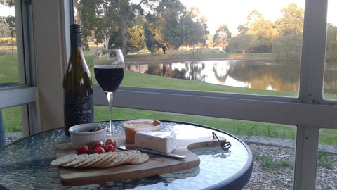 Abbivale Farm Cottage - Mackay Tourism 0