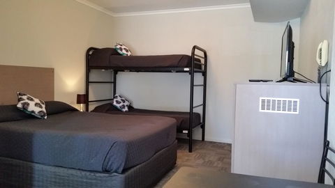 Mandurah Foreshore Motel - Mackay Tourism 1