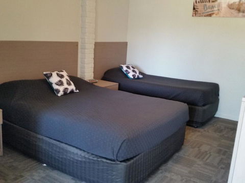 Mandurah Foreshore Motel - Mackay Tourism 7