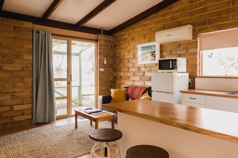 Margaret River Holiday Cottages - Mackay Tourism 1