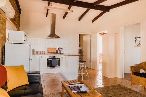 Margaret River Holiday Cottages - Mackay Tourism 12