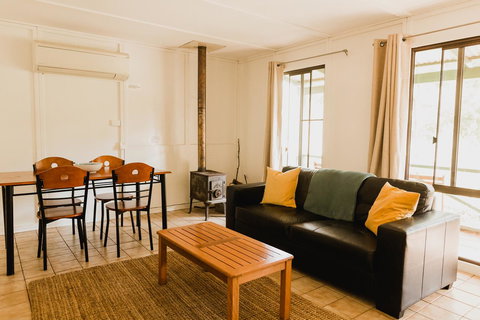 Margaret River Holiday Cottages - Mackay Tourism 11