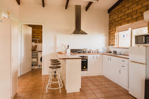 Margaret River Holiday Cottages - Mackay Tourism 5