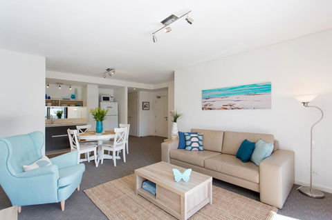 Beachside Living - South Fremantle - Mackay Tourism 0