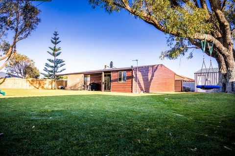 The Bothy Lancelin Family Retreat - Mackay Tourism 1
