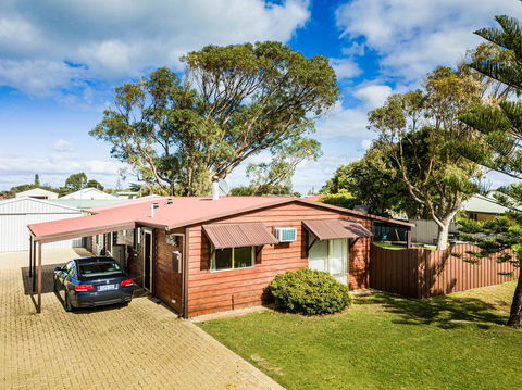 The Bothy Lancelin Family Retreat - Mackay Tourism 3
