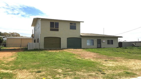 Don\'t Worry Be Happy - Mackay Tourism 0