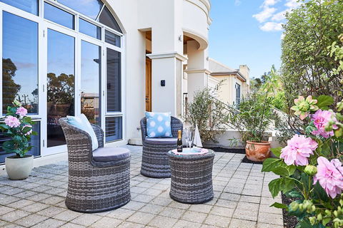 Sorrento Beach Manor - Mackay Tourism 1