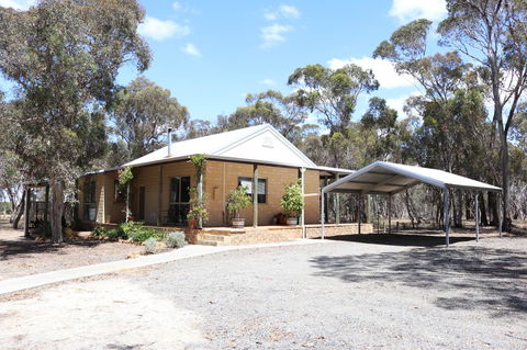 Kendenup Cottages And Lodge - Mackay Tourism 23