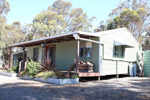 Kendenup Cottages And Lodge - Mackay Tourism 30