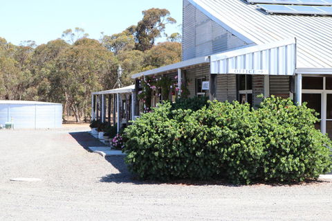 Kendenup Cottages And Lodge - Mackay Tourism 36