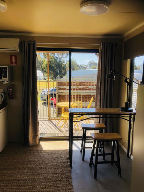 Kendenup Cottages And Lodge - Mackay Tourism 4