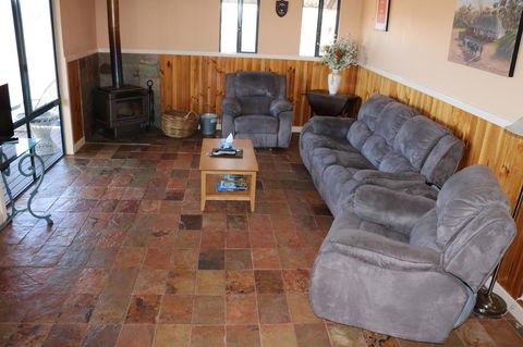 Kendenup Cottages And Lodge - Mackay Tourism 14