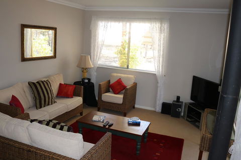 Kendenup Cottages And Lodge - Mackay Tourism 11