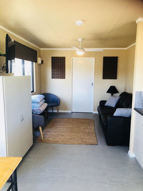 Kendenup Cottages And Lodge - Mackay Tourism 5