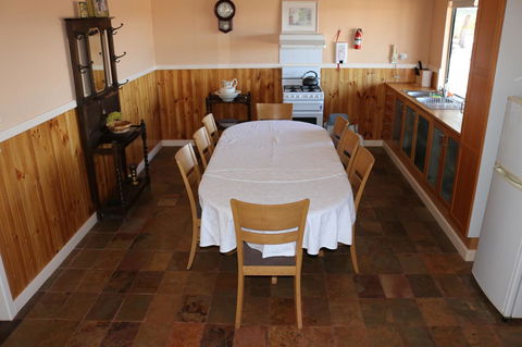 Kendenup Cottages And Lodge - Mackay Tourism 13
