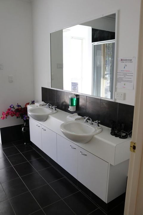 Kendenup Cottages And Lodge - Mackay Tourism 18