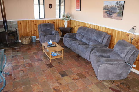 Kendenup Cottages And Lodge - Mackay Tourism 15
