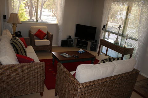Kendenup Cottages And Lodge - Mackay Tourism 12