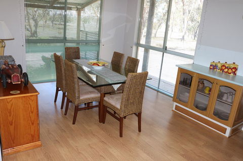 Kendenup Cottages And Lodge - Mackay Tourism 10