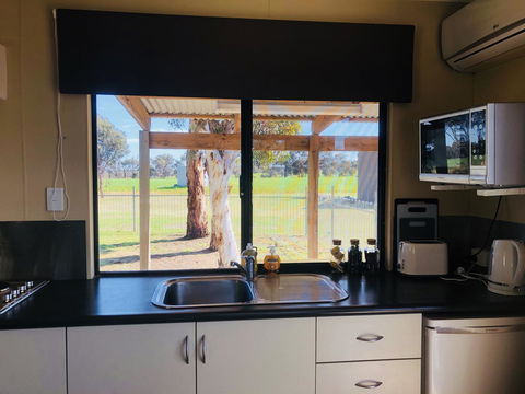 Kendenup Cottages And Lodge - Mackay Tourism 3