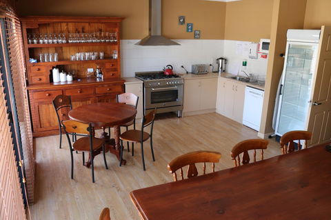 Kendenup Cottages And Lodge - Mackay Tourism 40