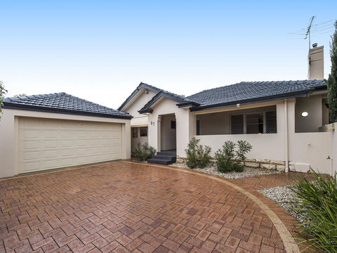Luxury Federation Style Home - Sleeps 10 - Mackay Tourism 18
