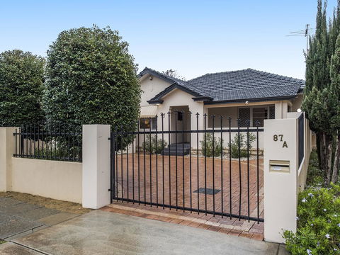 Luxury Federation Style Home - Sleeps 10 - Mackay Tourism 17