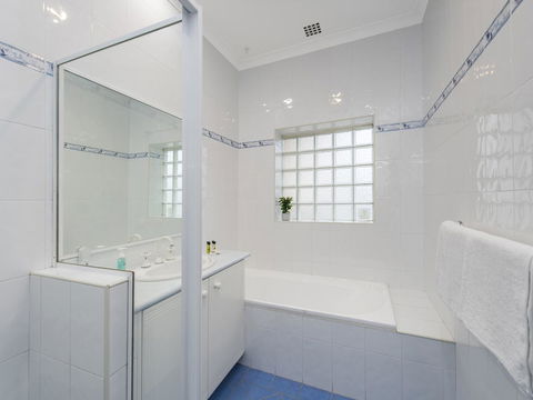 Luxury Federation Style Home - Sleeps 10 - Mackay Tourism 14