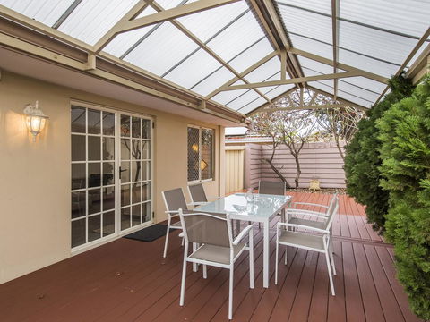 Luxury Federation Style Home - Sleeps 10 - Mackay Tourism 15