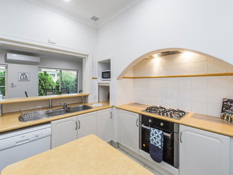 Luxury Federation Style Home - Sleeps 10 - Mackay Tourism 5