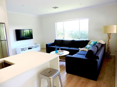 Contemporary Cove - Quindalup - Mackay Tourism 5