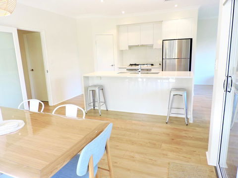 Contemporary Cove - Quindalup - Mackay Tourism 6