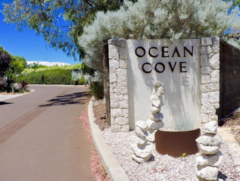 Contemporary Cove - Quindalup - Mackay Tourism 1