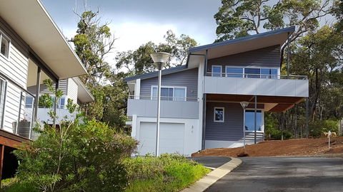 Cape Villas - Mackay Tourism 0
