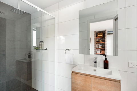 Starboard Drift - Captain & Crew - In Town Entire House For 8 - Mackay Tourism 15