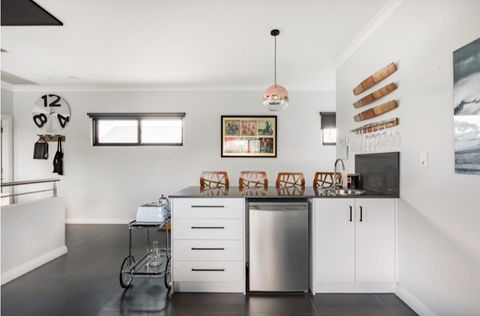 Starboard Drift - Captain & Crew - In Town Entire House For 8 - Mackay Tourism 20